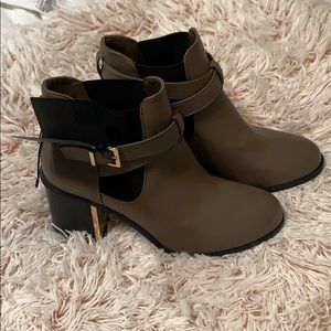 NWT forever 21 taupe booties